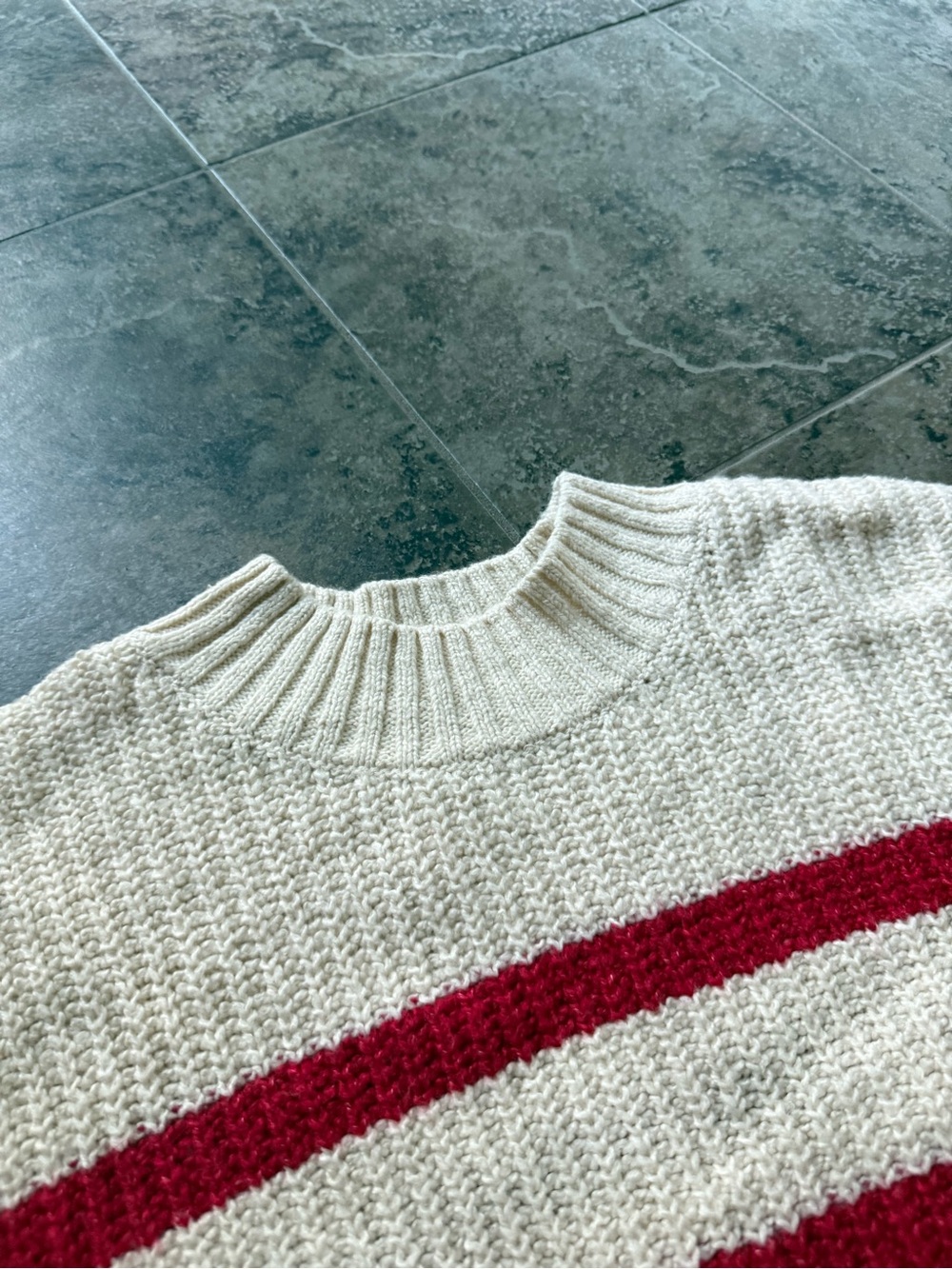 🍭Cream and Red Striped Crewneck Sweater - Picture 4 of 6